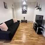 Charming 1-Bedroom Apartment Southfields, London
