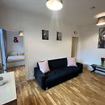 Charming 1-Bedroom Apartment Southfields, London