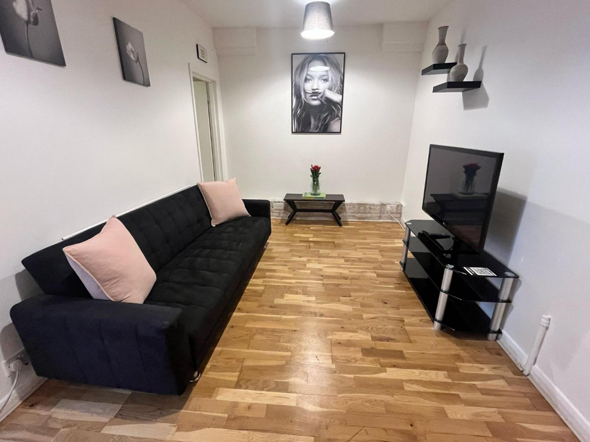 Charming 1-bedroom Southfields, *